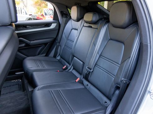 Certified 2025 Porsche Cayenne Coupe image 46