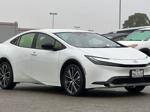 Certified 2023 Toyota Prius XLE image 5