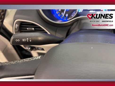 Used 2024 Chrysler Pacifica Touring-L image 29