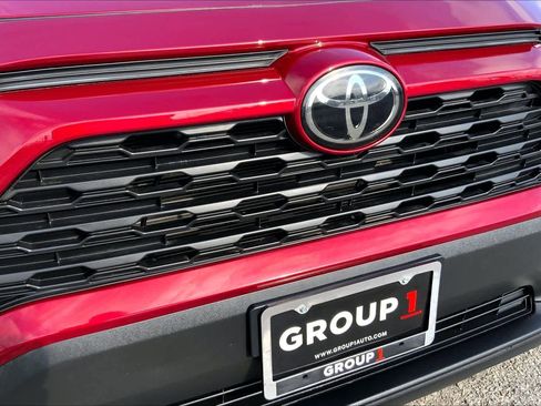 Used 2021 Toyota RAV4 LE image 29