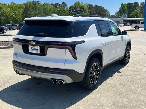 Used 2025 Chevrolet Traverse LT w/ Sun and Wheel Package FWD image 7