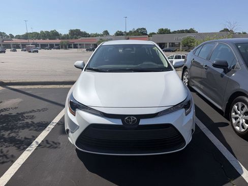 Used 2026 Toyota Corolla LE FWD image 2