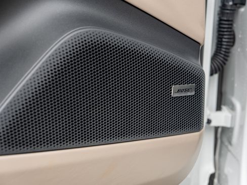 Certified 2025 Porsche Macan Electric image 16