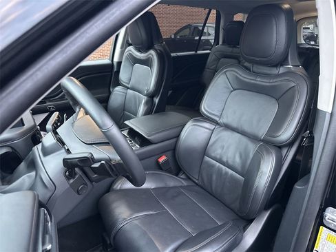 Certified 2025 Lincoln Aviator Reserve w/ Equipment Group 201A image 13