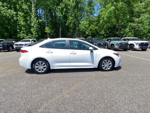 Used 2024 Toyota Corolla LE FWD image 12