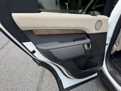 Used 2018 Land Rover Discovery HSE AWD/4WD image 31