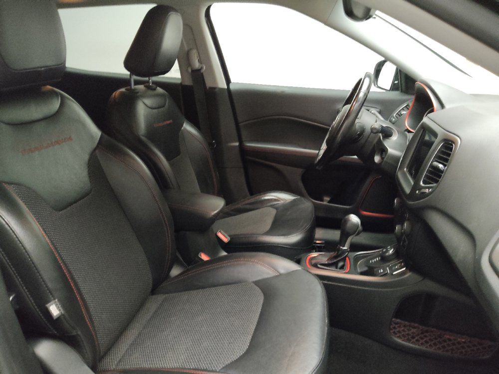 Used 2019 Jeep Compass Trailhawk w/ Cold Weather Group AWD/4WD image 21