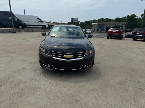Used 2016 Chevrolet Impala LT FWD image 2