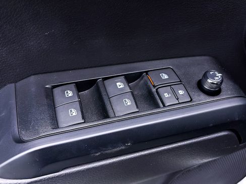 Used 2023 Toyota Tacoma SR AWD/4WD image 15