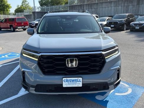Used 2024 Honda Pilot Touring image 10