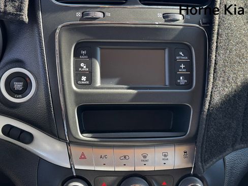 Used 2019 Dodge Journey SE image 21