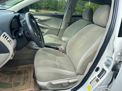 Used 2012 Toyota Corolla LE image 9