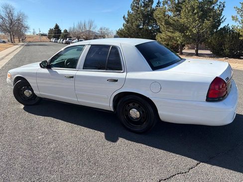 Used 2006 Ford Crown Victoria Police Interceptor image 2