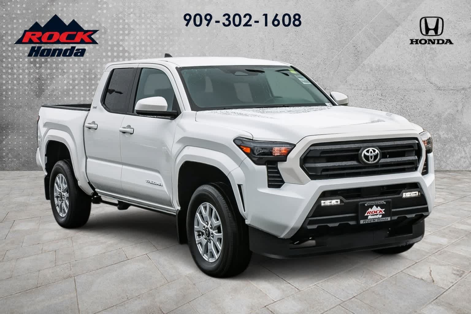 Used 2026 Toyota Tacoma SR5 AWD/4WD image 3