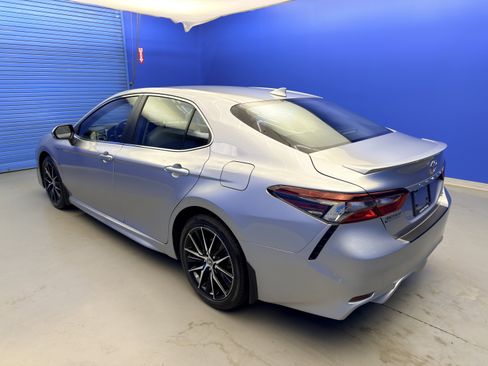 Used 2022 Toyota Camry SE w/ Convenience Package FWD image 6