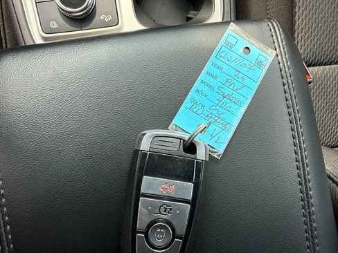 Used 2024 Ford Explorer XLT AWD/4WD image 34