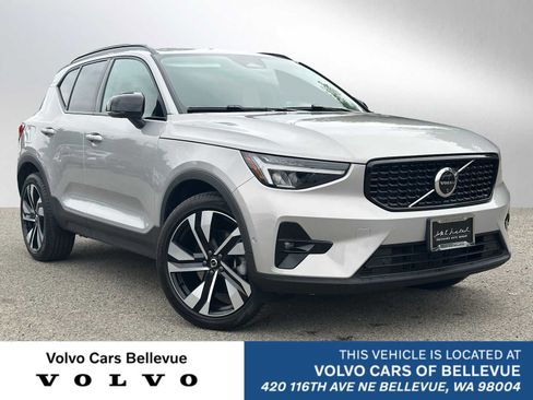 Used 2025 Volvo XC40 B5 Plus w/ Climate Package image 1