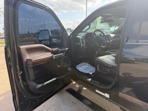 Used 2017 Ford F450 Platinum w/ Platinum Ultimate Package image 20