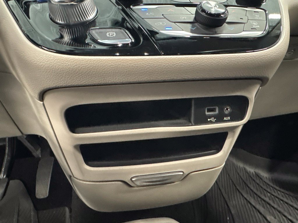 Used 2018 Chrysler Pacifica Touring Plus w/ Tire & Wheel Group FWD image 20