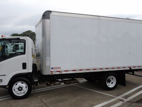 Used 2020 Isuzu NPR RWD image 4