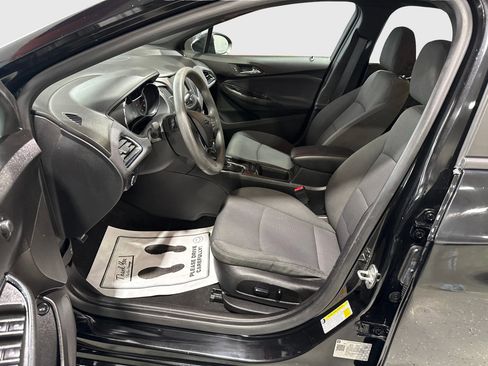 Used 2019 Chevrolet Cruze LT w/ Convenience Package FWD image 9