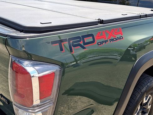 Used 2022 Toyota Tacoma TRD Off-Road AWD/4WD image 16