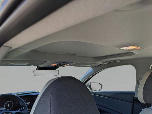 Used 2023 Hyundai Elantra Limited image 16