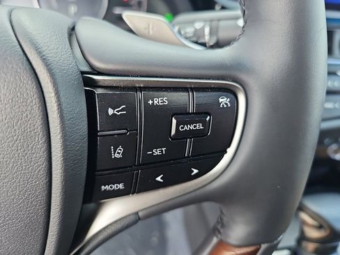 Certified 2023 Lexus ES 300h w/ Luxury Package image 19