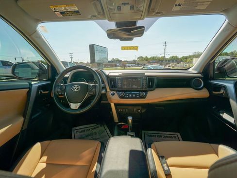 Used 2017 Toyota RAV4 Limited image 2