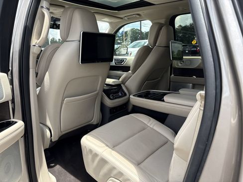 Used 2020 Lincoln Navigator L Reserve w/ Luxury Package AWD/4WD image 15