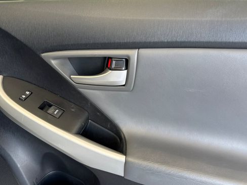 Used 2015 Toyota Prius Five FWD image 21