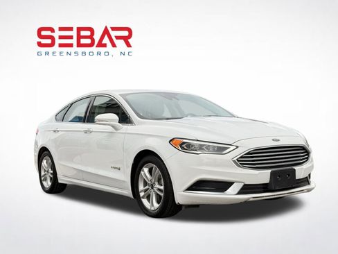 Used 2018 Ford Fusion SE w/ Equipment Group 602A FWD image 3