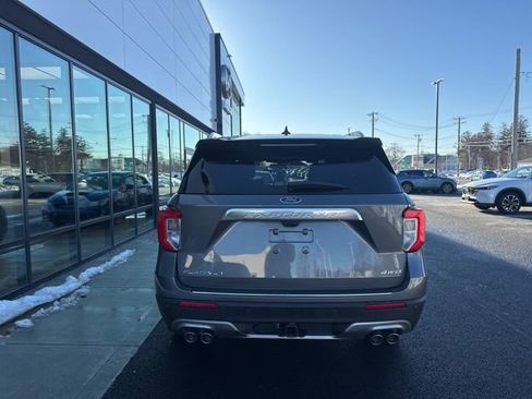 Used 2022 Ford Explorer Platinum w/ Equipment Group 601A image 4