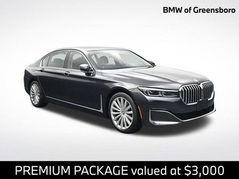 Used 2022 BMW 740i w/ Premium Package image 1