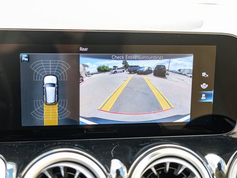 Used 2023 Mercedes-Benz EQB 300 4MATIC image 21