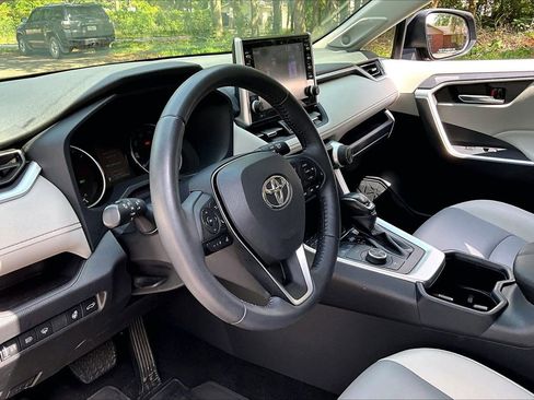 Used 2022 Toyota RAV4 XLE Premium AWD/4WD image 14