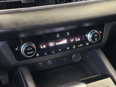 Used 2024 Mitsubishi Outlander SEL AWD/4WD image 29