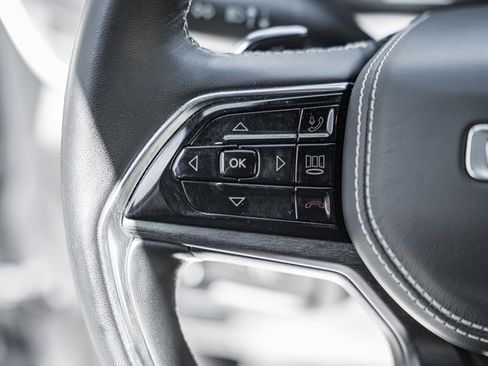 Used 2022 Jeep Grand Cherokee Overland w/ Luxury Tech Group IV image 31