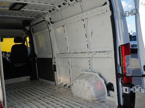 Used 2024 RAM ProMaster 2500 w/ Convenience Group FWD image 12