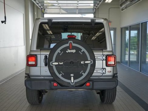 Used 2020 Jeep Wrangler Unlimited Sahara AWD/4WD image 12