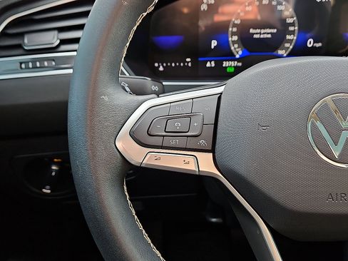 Certified 2023 Volkswagen Tiguan SE w/ Panoramic Sunroof Package image 17