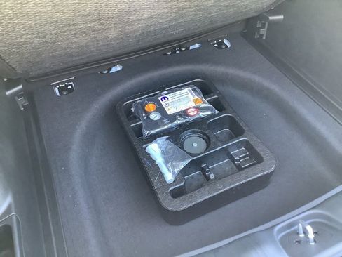 New 2025 Jeep Compass Latitude w/ Sun & Sound Group image 30