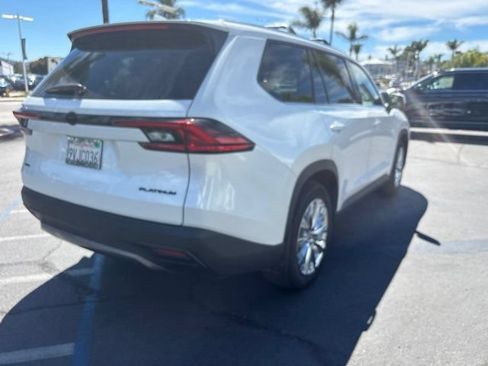 Used 2025 Toyota Grand Highlander AWD image 3