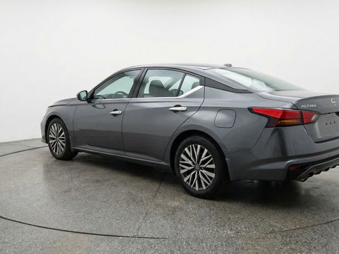 Used 2025 Nissan Altima 2.5 SV FWD image 6