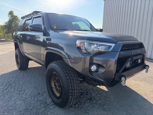 Used 2019 Toyota 4Runner SR5 Premium AWD/4WD image 3