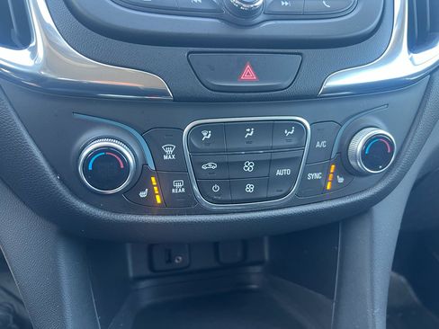 Used 2018 Chevrolet Equinox LT image 12