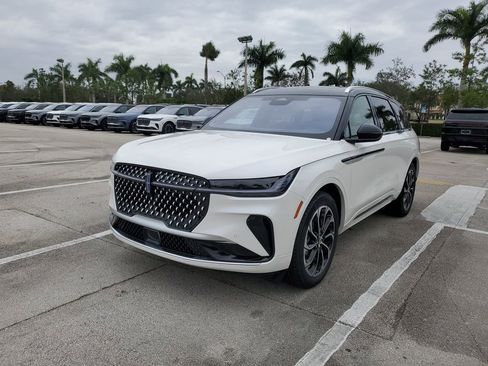 New 2026 Lincoln Nautilus Reserve image 2