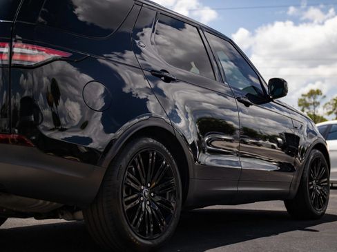 Used 2018 Land Rover Discovery HSE AWD/4WD image 18