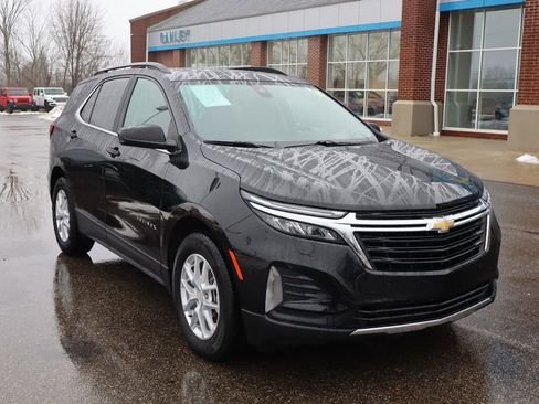 Used 2024 Chevrolet Equinox LT image 2