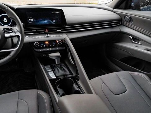 Used 2024 Hyundai Elantra SEL w/ Convenience Package image 25